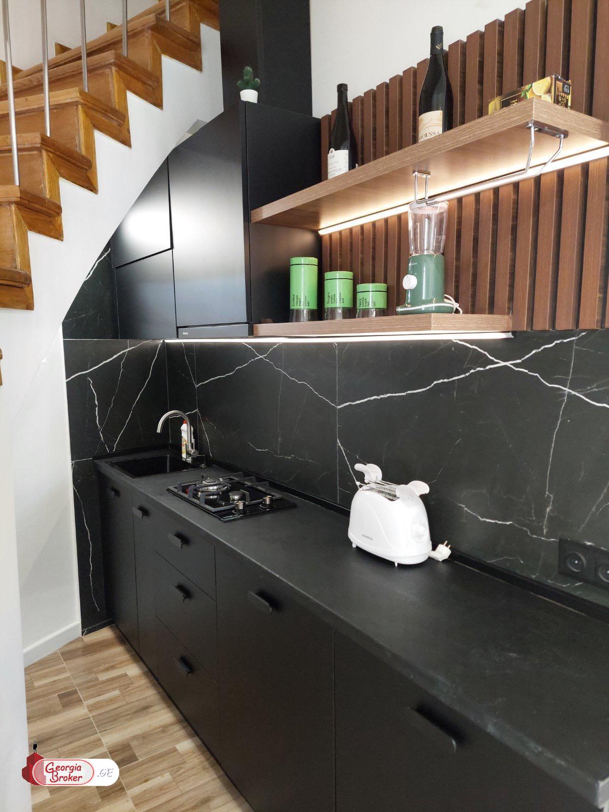 продается квартира с новым ремонтом 6-комнат